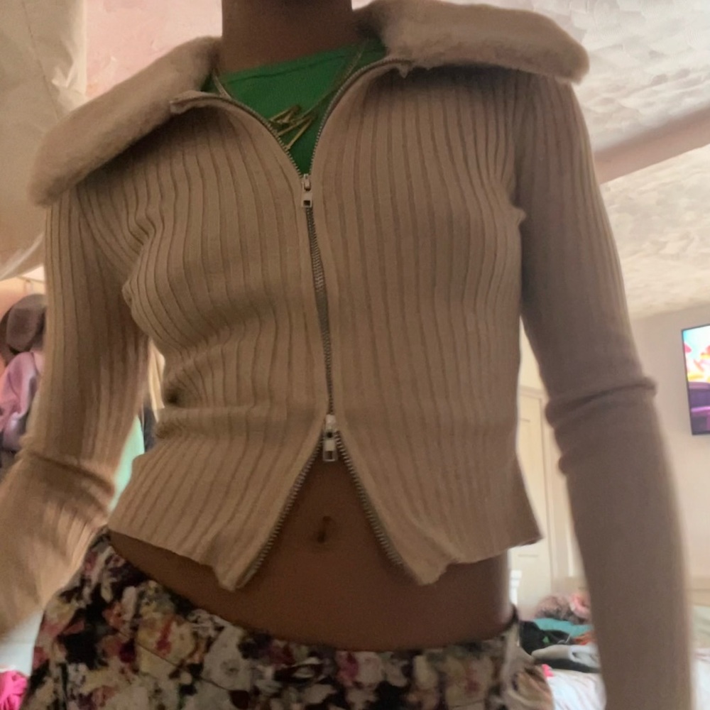 Women’s fur zip up cardigan Detachable fur trim